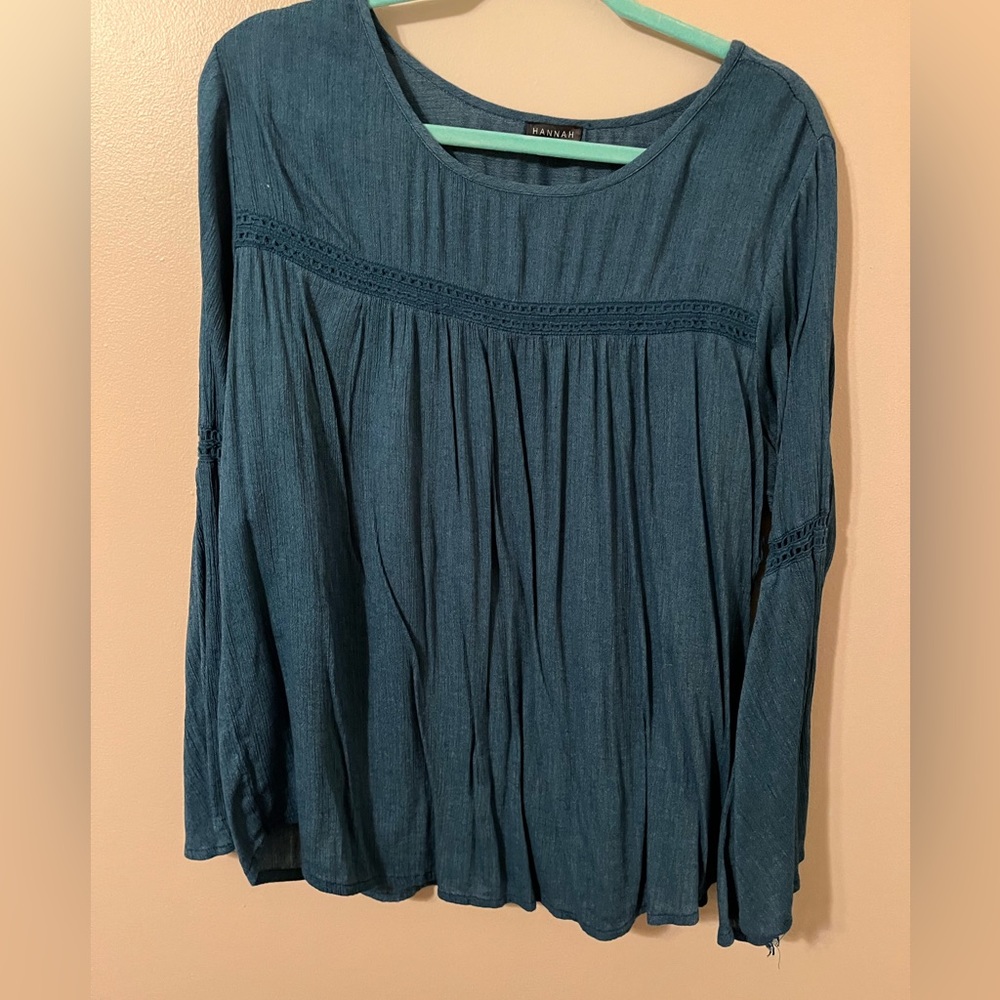 Hannah Woman shirt. 2